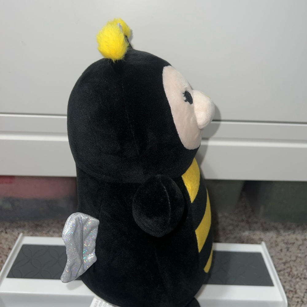 Squishmallows HugMees 10” Sunny the bee - Picture 5 of 7